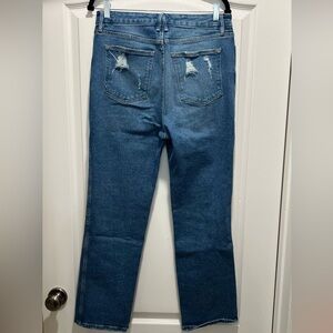 Good American Good Curve
High Waist Distressed Straight
Leg Jeans